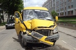 Авария с маршрутным такси №22 в Твери едва не унесла жизнь девушки