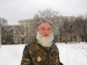 В Ростов прибыл паломник из Иркутска, прошедший пешком около четырех тысяч километров. Фото Янина ХУЖИНА.
