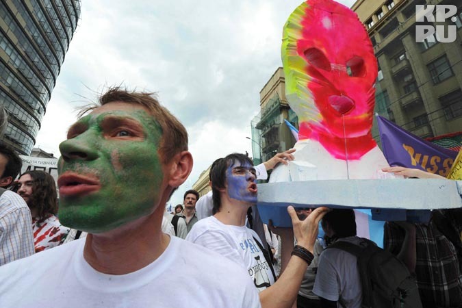 Фестиваль с демонстрацией сисек и прочего онлайн