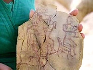 Глиняная табличка, которую нашли в 1975 году в Синайской пустыне.