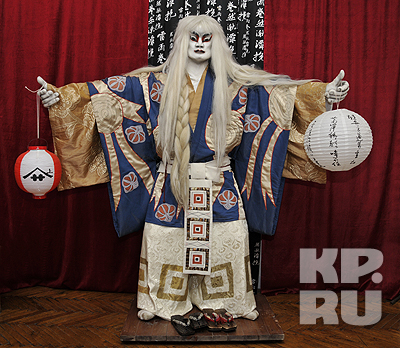 Актер театра Кабуки - белый лев, как символ справедливости и мужества