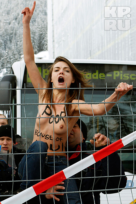 В Давосе активистки FEMEN провели акцию Стоп давосский заговор!