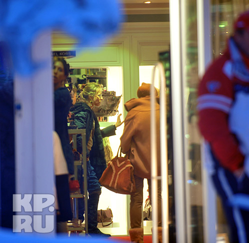 Ксения Собчак штурмует магазины в Куршевеле