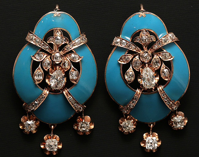 Золотые серьги с природными алмазами и бриллиантами и голубой эмалью. Западная Европа, конец XIX в. 