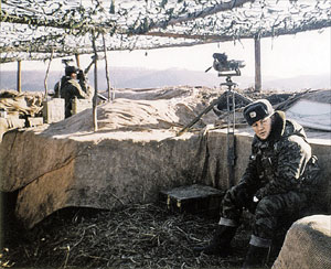 Чечня-1999. Командно-наблюдательный пункт танкового полка. Тут Буданову объявили об аресте и приказали сдать личное оружие. Полковник бросил пистолет к ногам начальника...