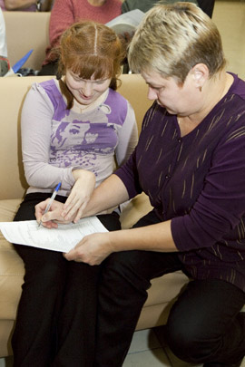 Студенты Сургута помогают инвалидам 461015