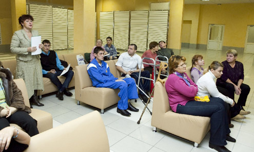 Студенты Сургута помогают инвалидам 461016