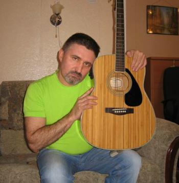 Алексей Леонов - режиссер и музыкант. Записал 4 сольных альбома.