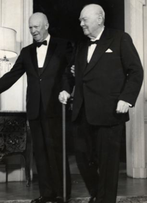 Джентельмены - Эйзенхауэр и Черчилль - решили молчать про "летающие тарелки". И летчикам не велели рассказывать