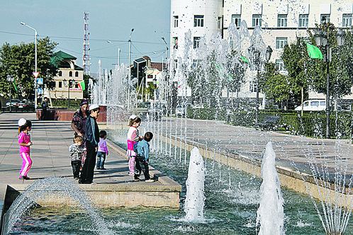 Грозный утопает в фонтанах. Новое поколение Чеченской Республики уже не будет помнить следов войны.