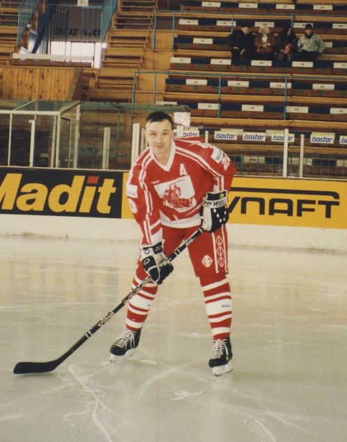 Михаил Захаров вначале был хоккеистом.