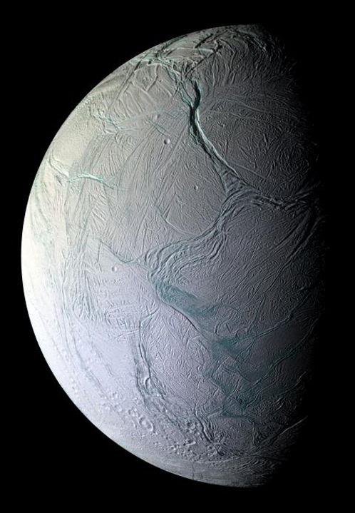 Таким Энцелад виден с борта зонда НАСА "Кассини"