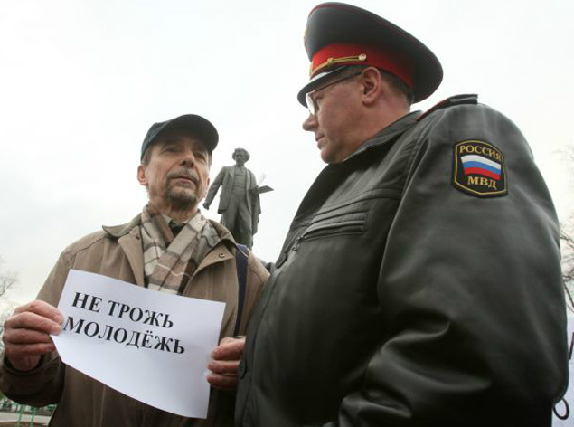 Лев Пономарев вышел на Болотную площадь отстаивать идеалы и принципы. Теперь мы знаем от него самого, кто их оплачивает.