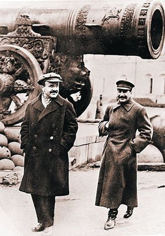 Лучше всех Ленина знали Сталин и Молотов. Однако воспоминания оставил только один из них. 