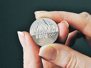 Новая 25-рублевка размером примерно как монета в 2 рубля.