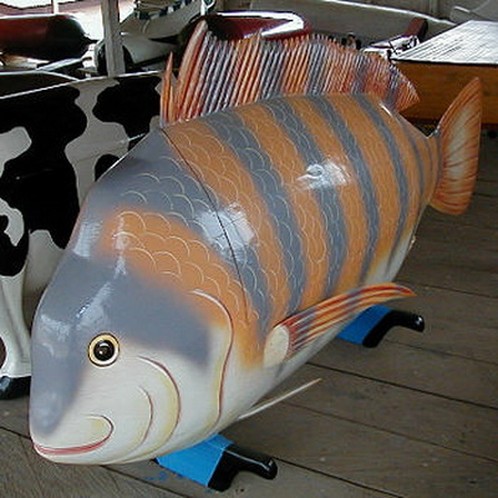 Подобная рыбка-гроб в скором времени появится в новосибирском Музее погребальной культуры.