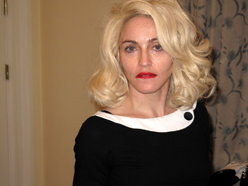 Год назад неотретушированные снимки Мадонны из этой фотосессии уже попадали в Интернет. Фото: eatbloganddie.com