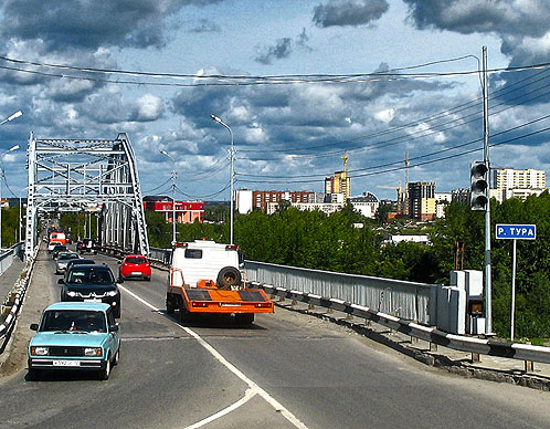 2012 год станет также началом реконструкции двух мостов через Туру: по улице Челюскинцев и Совмещенного моста по улице Мельникайте.