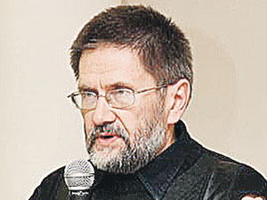 Геофизик Виктор Новиков.