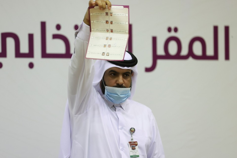 На первых в Катаре парламентских выборах победили исключительно мужчины