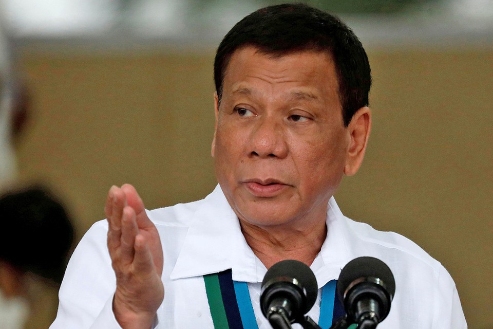 Убивал наркоманов и хамил Обаме: Президент Филиппин Дутерте объявил, что уходит из политики