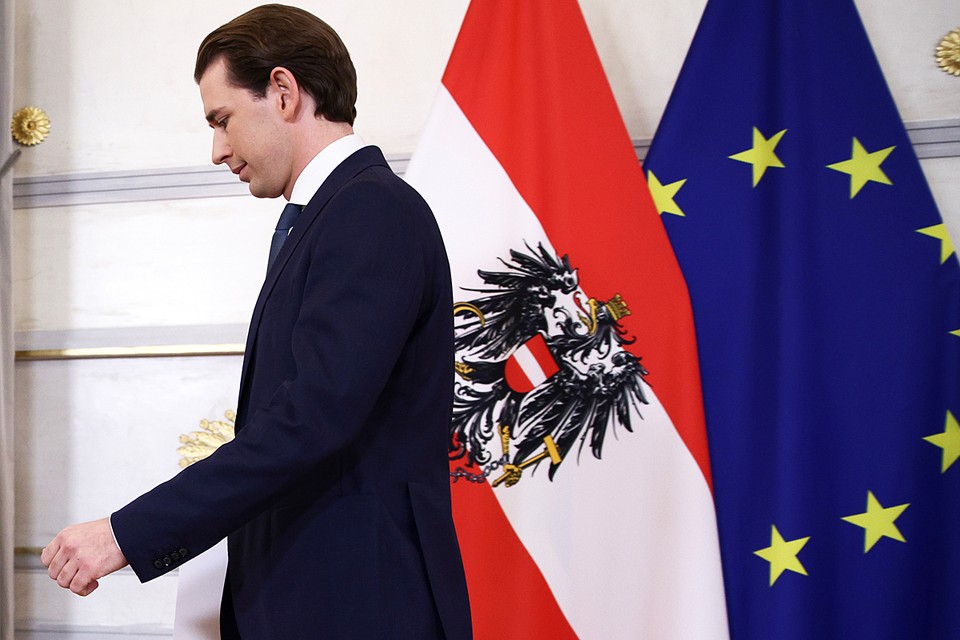 Канцлер Австрии ушел в отставку из-за подозрений в коррупции