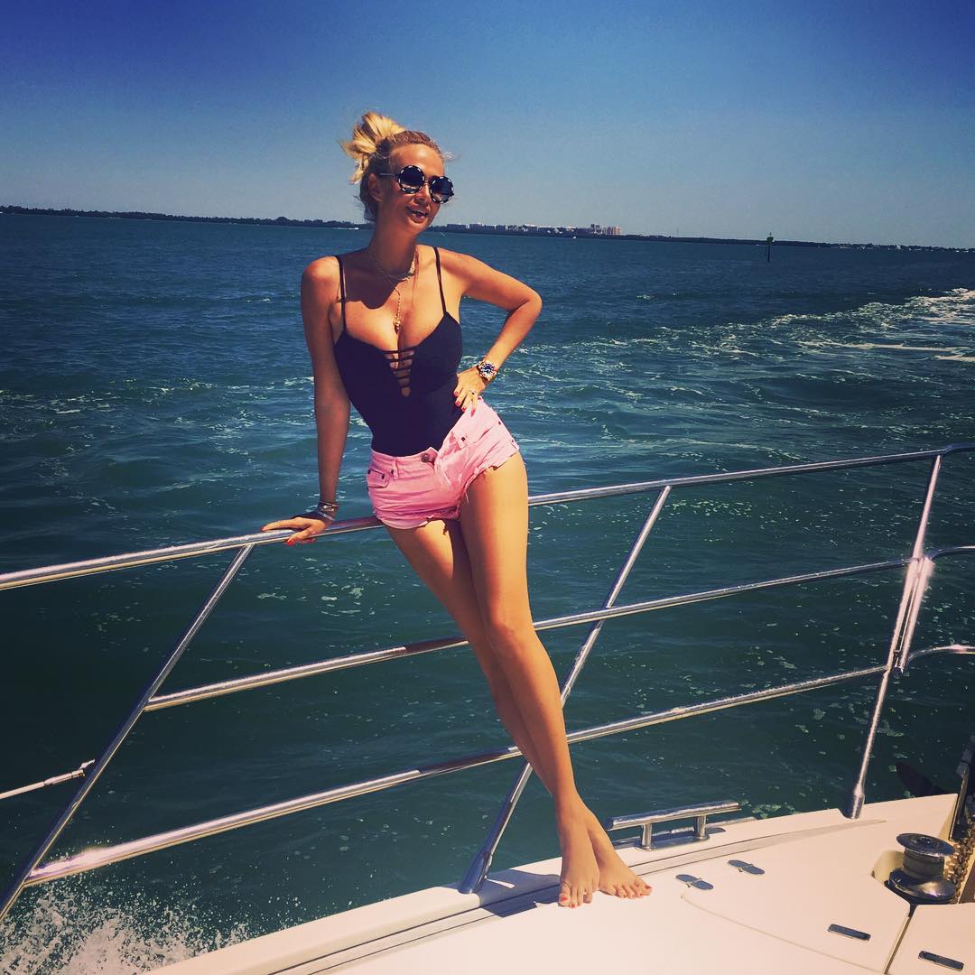 Happiness is not something you postpone for the future; Its something you design for the present #DontWorryBeHappy #PerfectDayOff Фото: lopyrevavika