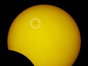 Меньше всего астроном ожидал увидеть МКС на Солнце