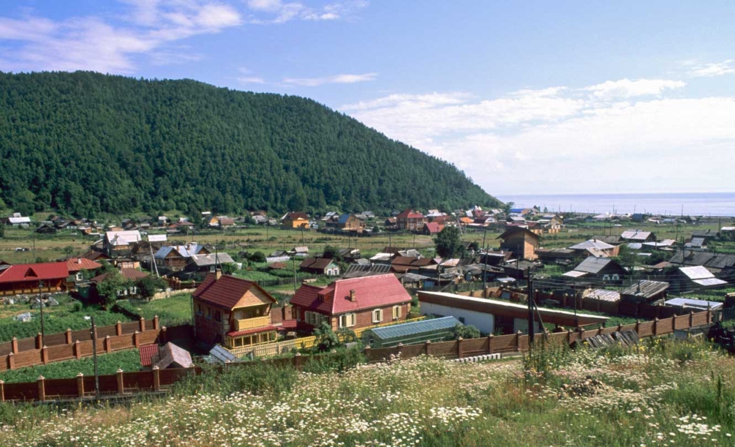 Поселок листвянка на байкале фото