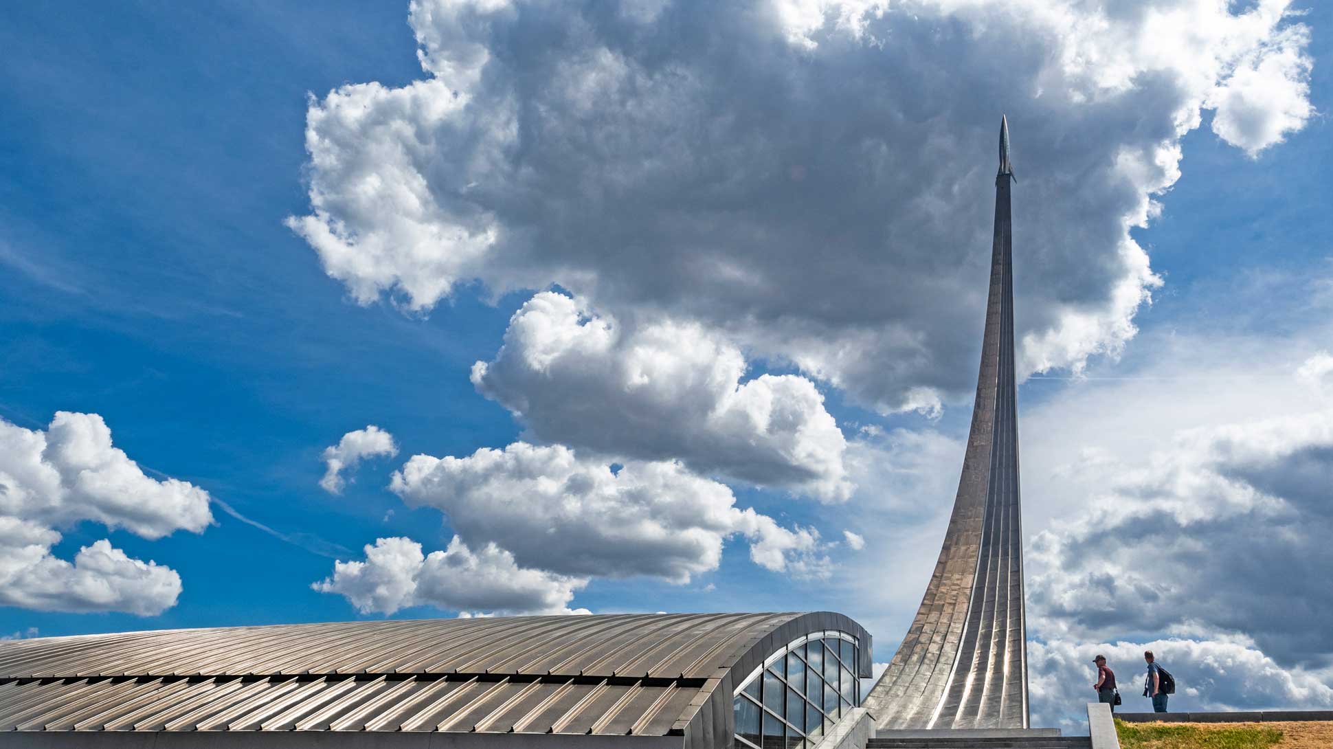 Покорителям космоса. ВДНХ покорителям космоса. Памятник покорителям космоса в Москве. Памятник покорителям космоса в Москве детям. 99-Метровый Обелиск «покорителям космоса».