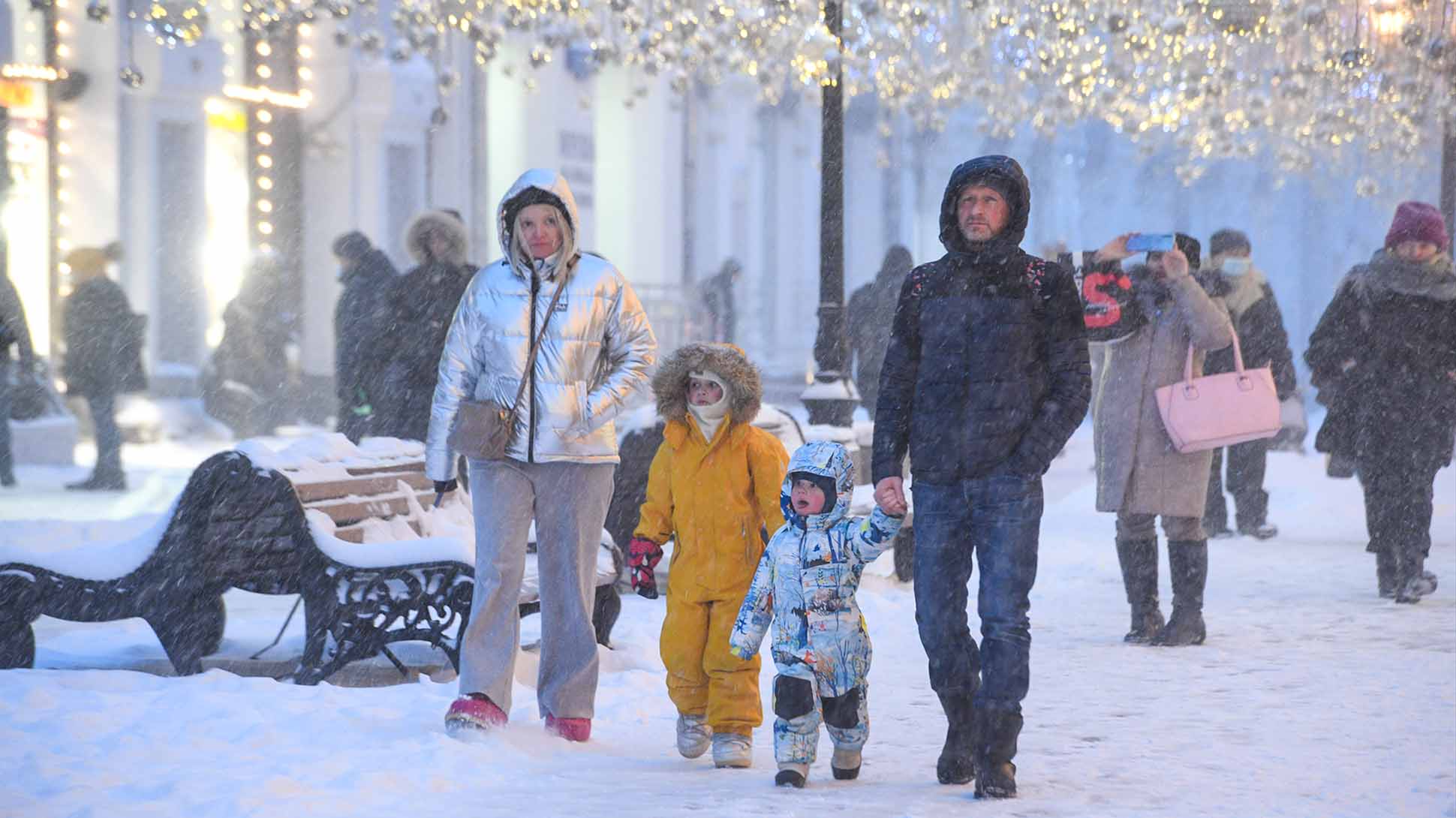 Moscow cold. Мороз в Москве. Москва декабрь 2021. Декабрьские Морозы. Декабрь Мороз.