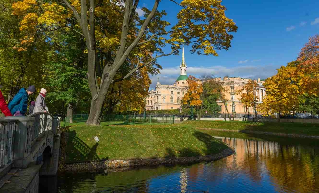 Парки для прогулок спб. Удельный парк СПБ. Парк Санкт-Петербург прогулка. Елгин парк Петербург. Лион Питер парк.