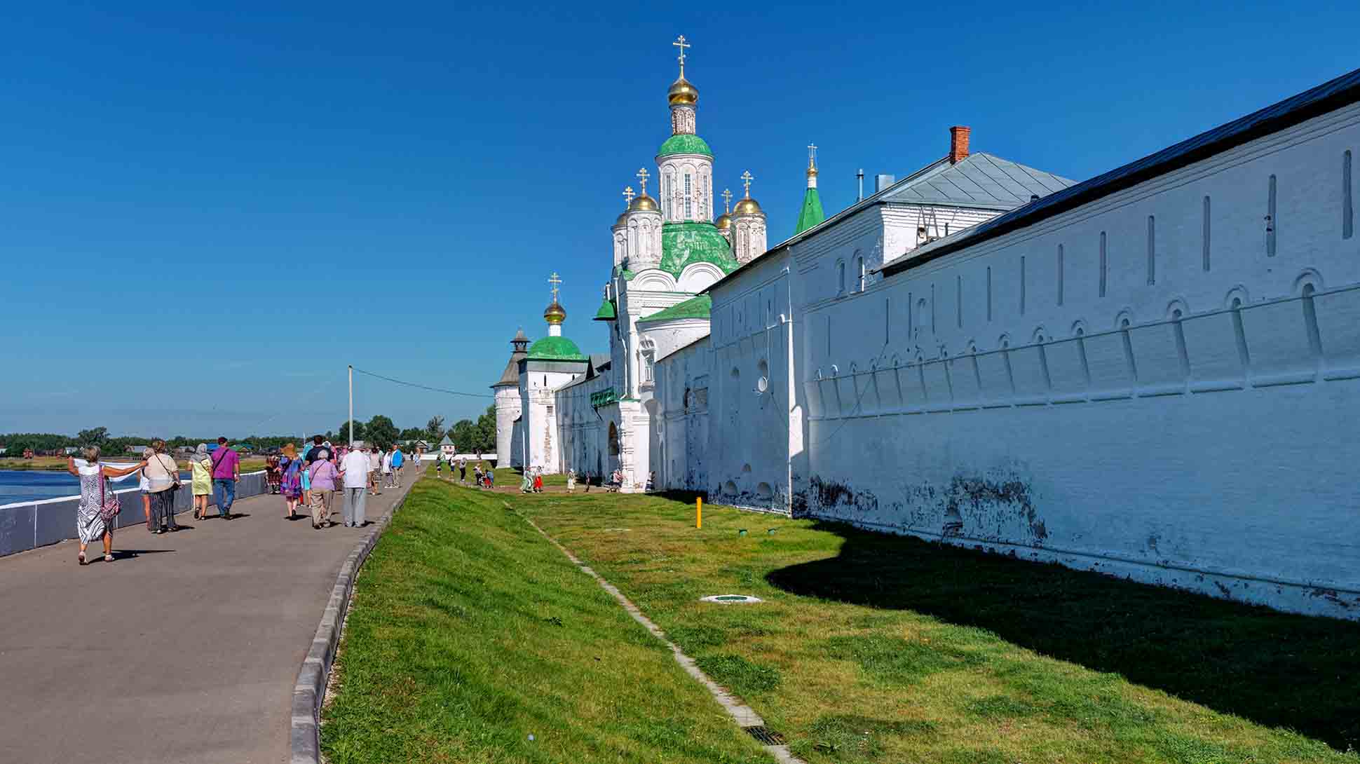 ФОТО: по улицам Нижнего Новгорода разгуливала голая женщина