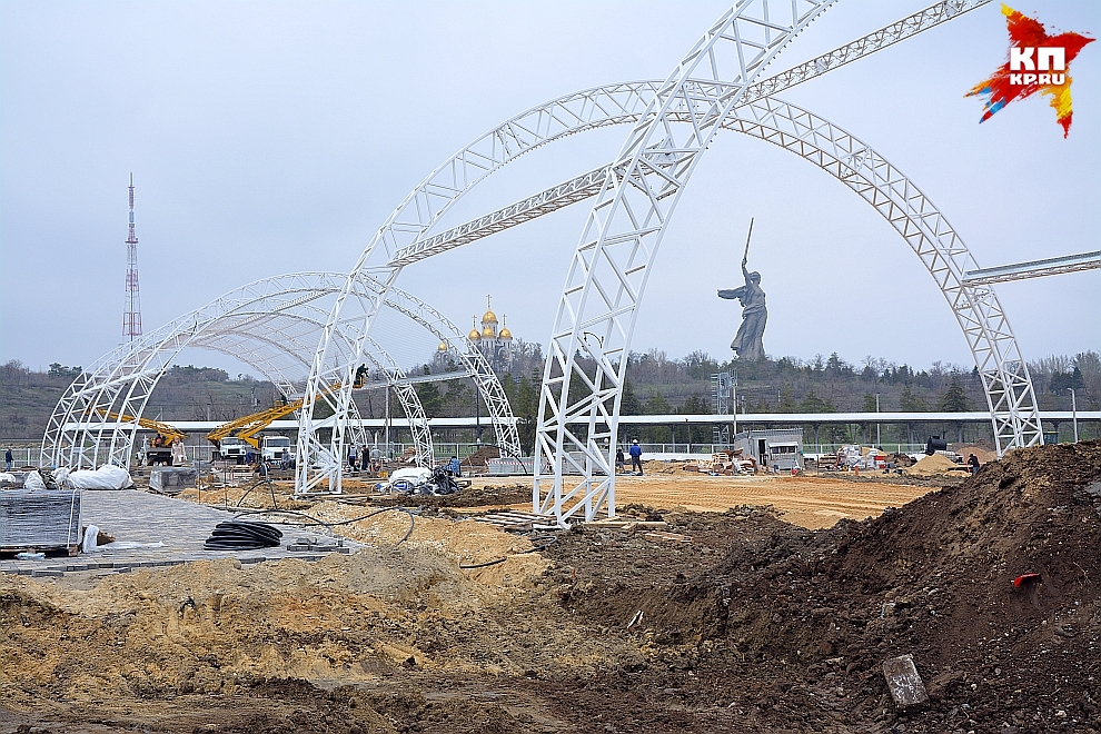 Картинки по запросу волгоград арки напротив стадиона