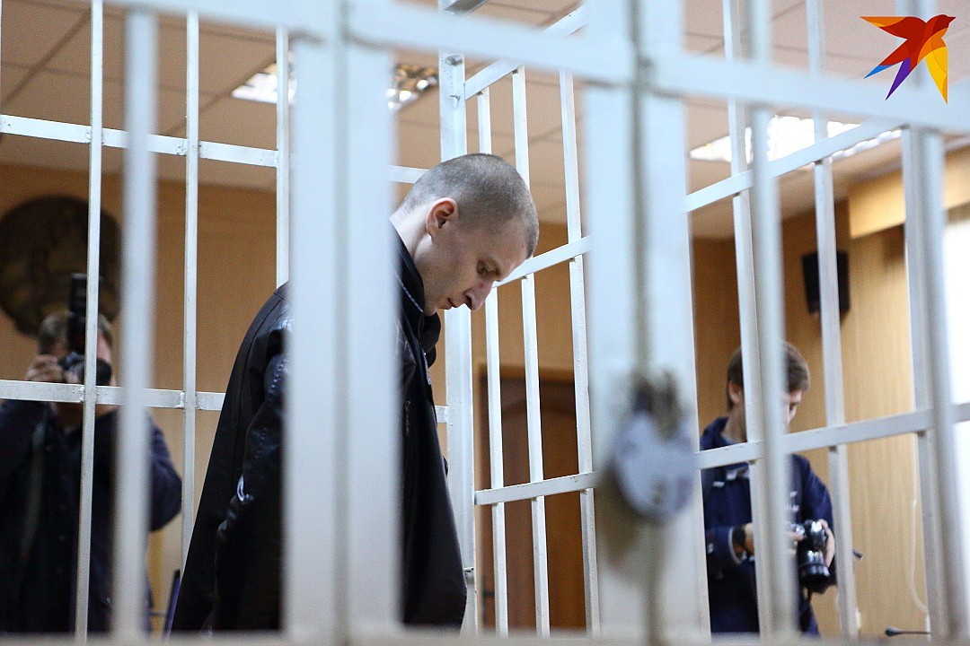 seks-pyanie-bet-remnem-chlen-porno-podskazhite-kto