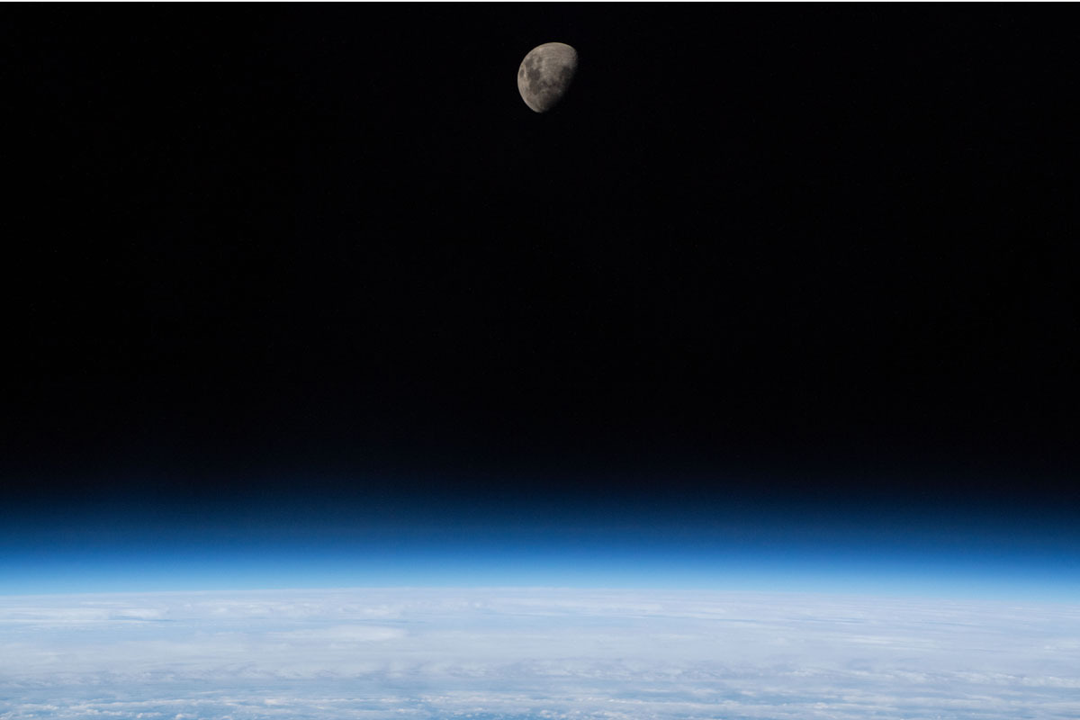 Куда пропала Луна с неба в апреле 2020 года