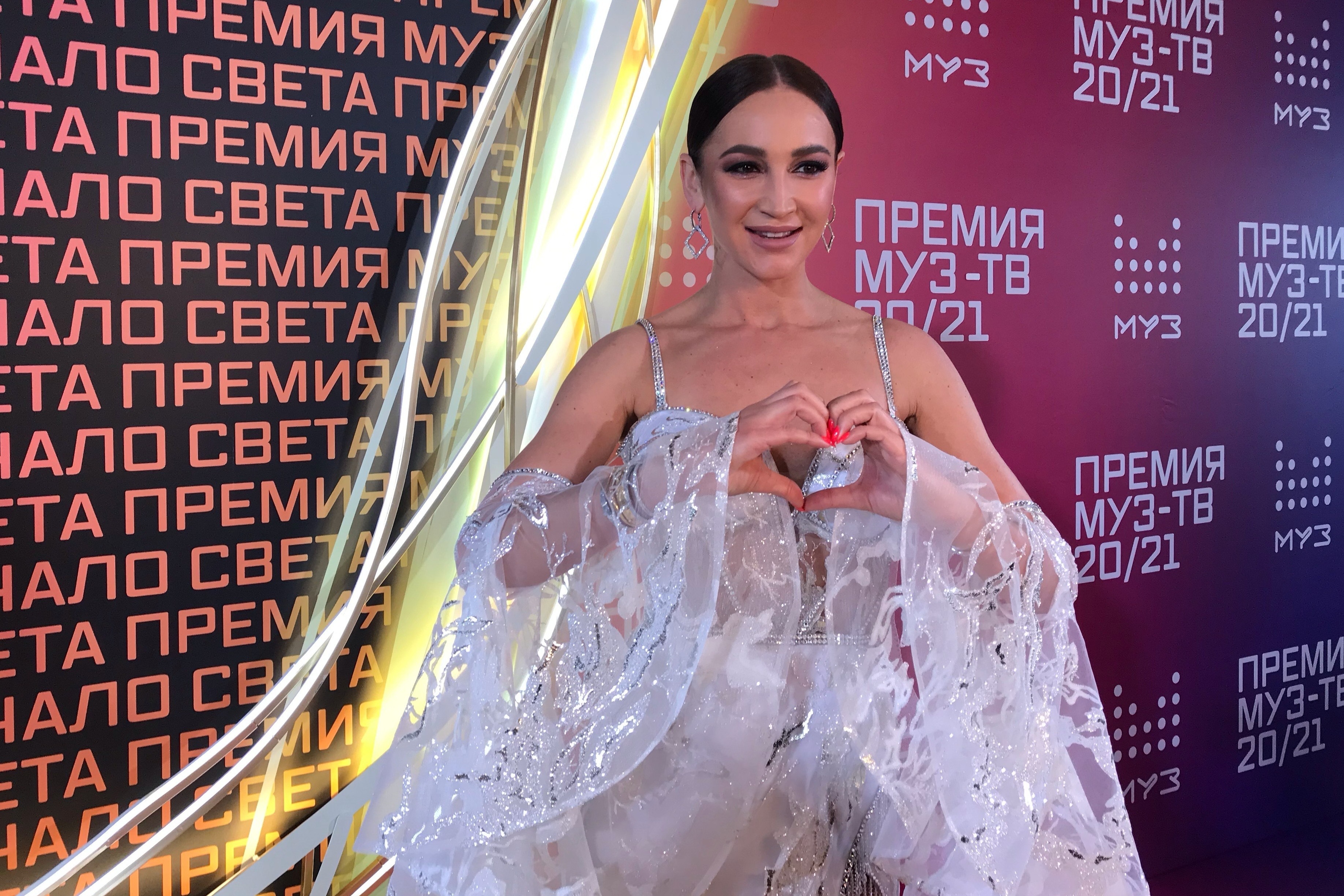 Gala Uzhin Premii Muz Tv Buzova V Plate Nevesty Miniatyurnaya Lolita V Kozhe I Pozorno Sbezhavshij Meladze