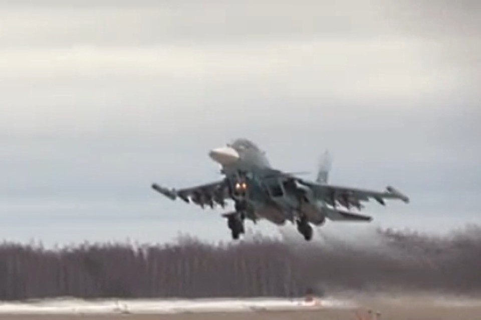 Минобороны показало боевую работу экипажа СУ-34 при нанесении удара по укрепрайону националистов на Украине