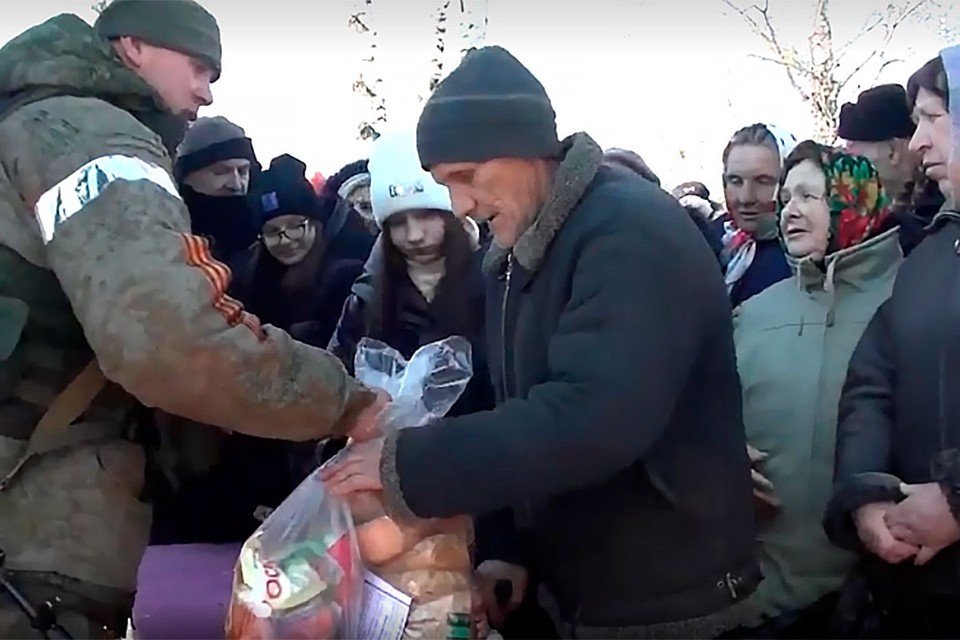 Минобороны раздает гуманитарную помощь в Киевской области