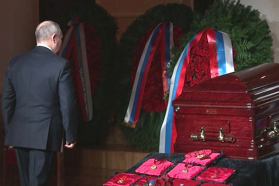 Путин поклонился Жириновскому