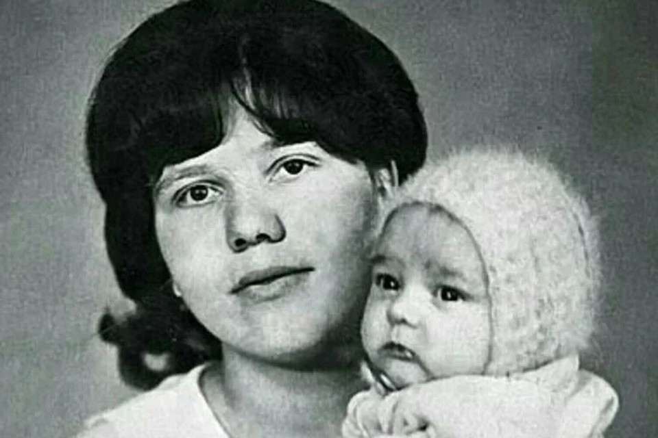Болезнь перешла по наследству: мама Юрия Шатунова умерла в 29 лет, не дождавшись операции