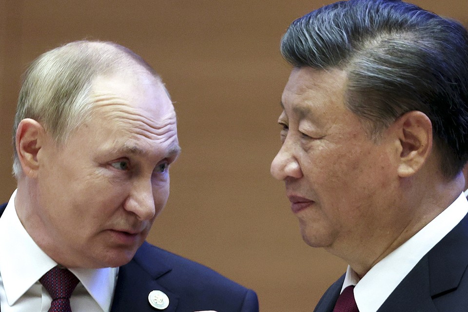 Путин поздравил Си Цзиньпина с переизбранием генсекретарём ЦК Коммунистической партии Китая