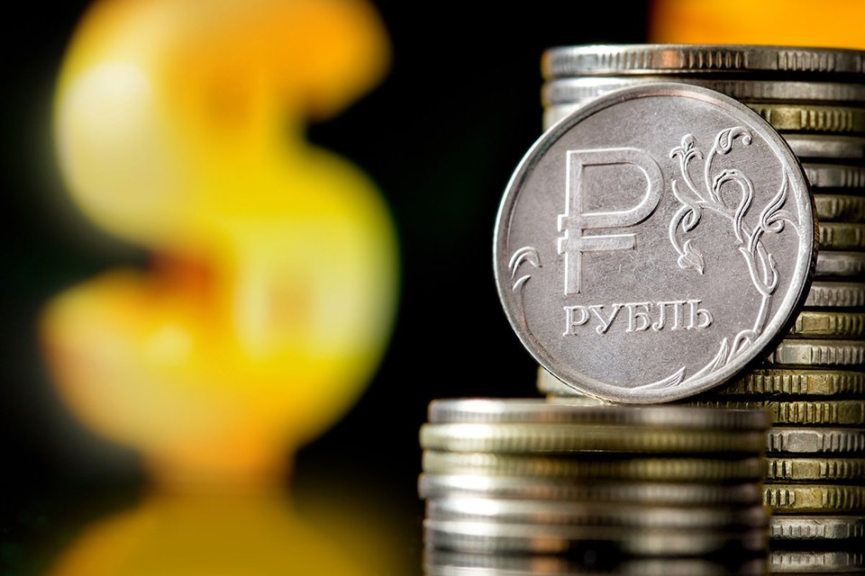 Почему рубль укрепляется в начале 2023 года: названы главные причины и прогноз на январь