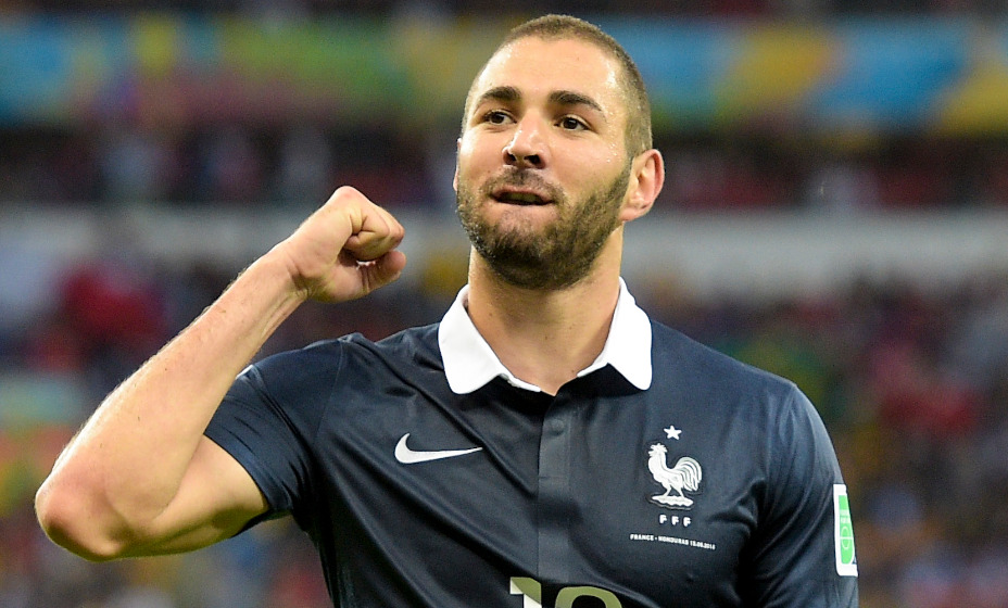 Benzema Vpervye S 2015 Goda Popal V Sostav Trehcvetnyh